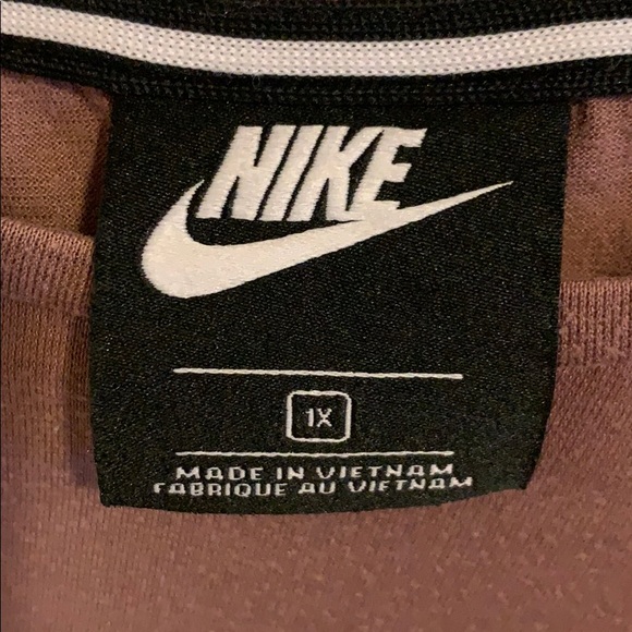 Woman’s Nike long sleeve tee - Picture 3 of 3